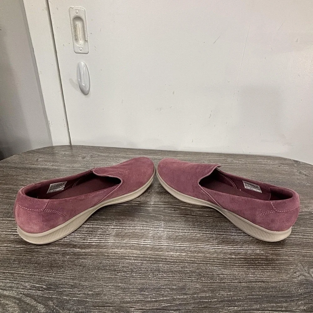 Skechers go shoes